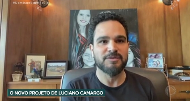 Luciano Camargo gravou as músicas de seu novo álbum gospel para um especial de fim de ano, que será apresentado na rede Record. (Imagem: Rede Record / Reprodução)