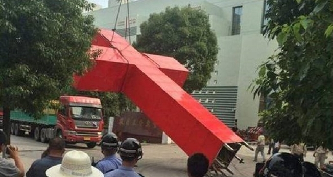 Partido Comunista da China tem investido contra igrejas, removendo as cruzes de seus templos. (Foto: Bitter Winter)