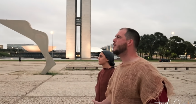 Evangelista chama Brasil ao arrependimento na Praça dos Três Poderes. (Foto: Torch of Christ Ministries/YouTube)