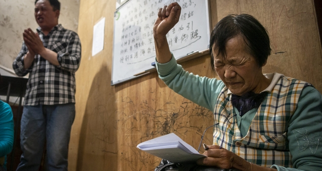 Pequeno grupo de cristãos se reúne para adorar no Leste Asiático. (Foto: International Mission Board)