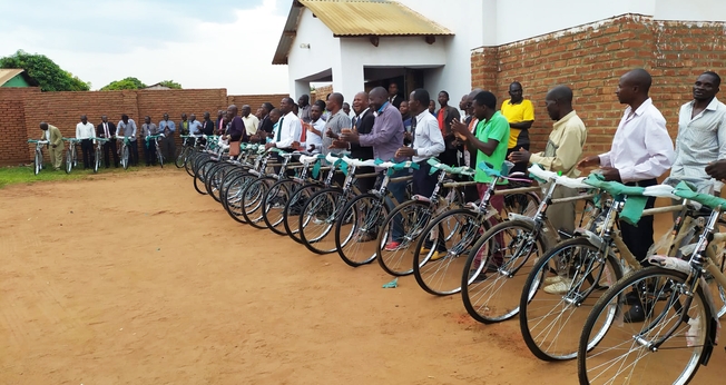 Pastores africanos receberam doações de bicicletas. (Foto: Marcos Corrêa/Portal Guiame)