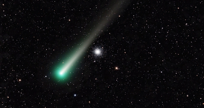 Imagem do cometa C/2021 A1 (Leonard) tirada no Observatório do Monte Lemmon. (Foto: Adam Block)