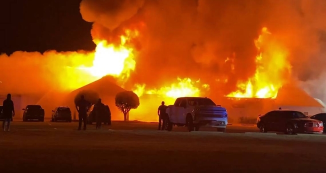 A Igreja Douglas Christian Fellowship foi completamente destruída por um incêndio. (Foto: Reprodução/Facebook/Timmy Stone)