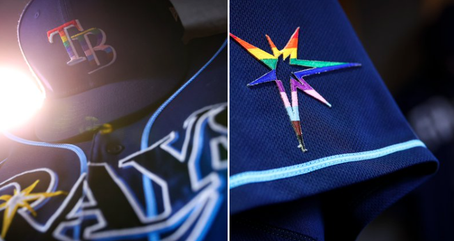 O  time confeccionou camisetas e bonés com o logo do arco-íris. (Foto: Tampa Bay Rays/Twitter)