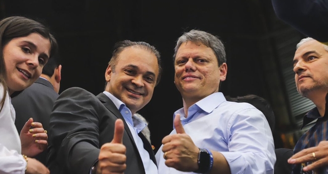 Roberto de Lucena e o governador eleito Tarcísio de Freitas. (Foto: Roberto de Lucena/Facebook)