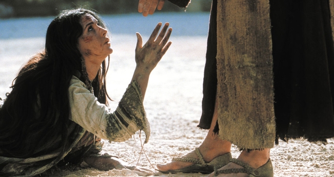 Cena de Maria Madalena e Jesus no filme ‘A Paixão de Cristo’. (Foto: Reprodução/20th Century Fox)