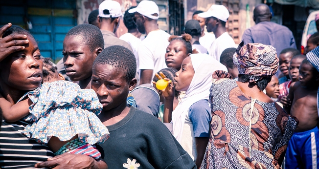 A população no país sofre com constantes ataques armados. (Foto: Unsplash/Joshua Onadipe)