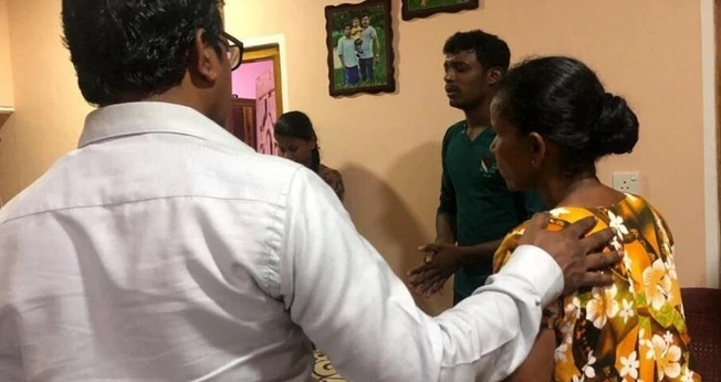 Líder cristão é espancado no Sri Lanka por fazer culto doméstico. (Foto representativa: Portas Abertas)