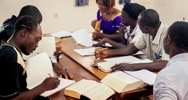 Tradutores da Bíblia em Camarões. (Foto: Reprodução/Wycliffe Associates)