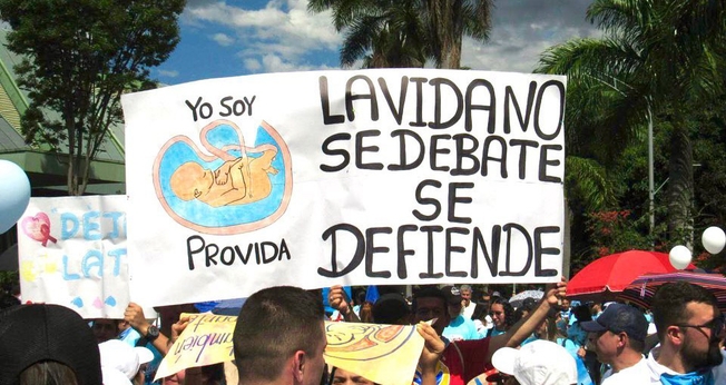 Manifestantes pró-vida vão às ruas na Colômbia. (Foto: Reprodução/Instagram/Unidos Por La Vida Colombia)