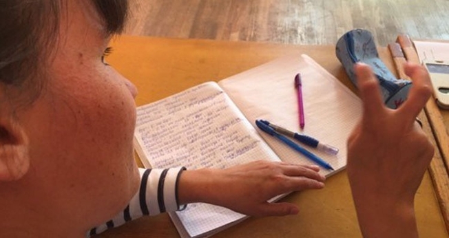 Surdos precisam da Bíblia traduzida em linguagem de sinais. (Foto representativa: Portas Abertas)