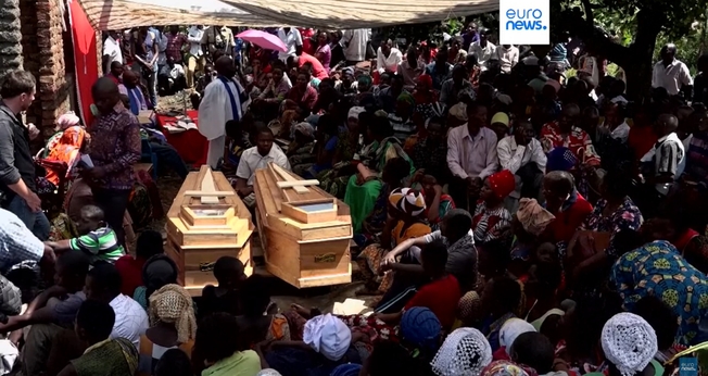 Cena após ataque à escola em Uganda. (Foto: Captura de tela/Youtube Euronews)