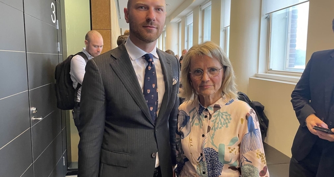Päivi Räsänen e seu advogado Paul Coleman, da ADF International. (Foto: ADF Internacional).