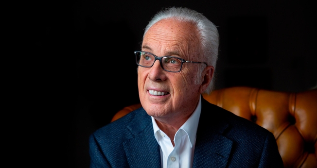 O pastor John MacArthur morreu na Califórnia, aos 86 anos. (Foto: Grace Community Church/Facebook)