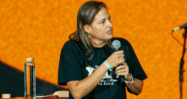 Missionária Giane Brunetti no The Send Brasil., (Foto: Reprodução/YouTube/Dunamis Movement)