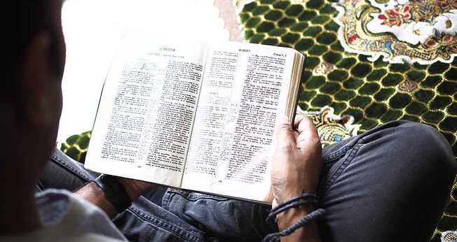 Muçulmano se infiltra em culto para matar cristão e se rende a Jesus. (Foto: Open Doors USA)