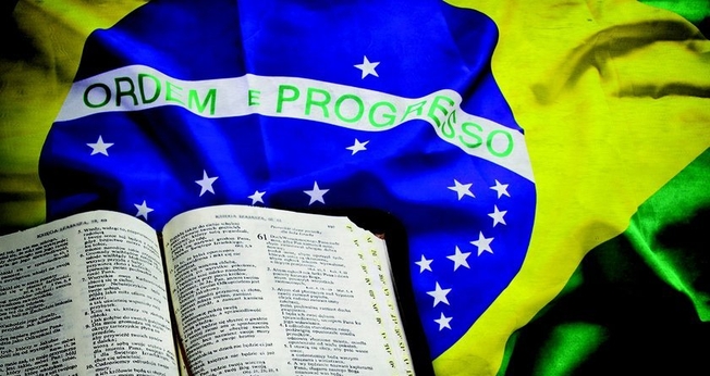 Quando elegemos nossos representantes, devemos levar em consideração as suas posições sobre aquilo que a Palavra de Deus estabelece. (Imagem: Oseias 4:6)