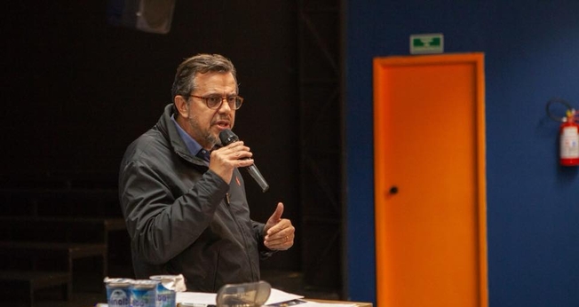 Psicanalista Eduardo Silva em palestra na Igreja Batista de Água Branca, em São Paulo. (Foto: IBAB Educação)