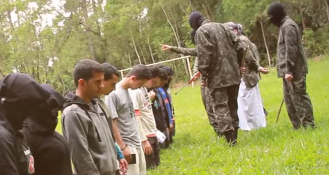 Jovens em Acampamento Underground, projeto da organização Portas Abertas. (Foto: Reprodução)