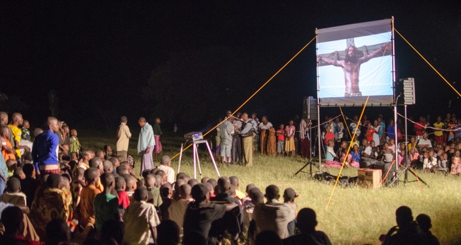 Filme "Jesus" já foi exibido mais de 7,5 bilhões, somente no "Jesus Film Project". (Foto: Give to Cru)