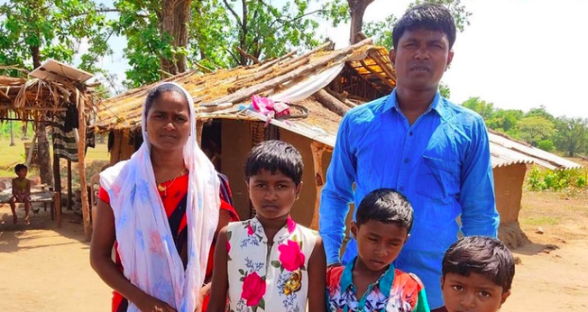 Pastor Munsi Thado morava com sua família em uma floresta, após terem sido expulsos de uma aldeia por causa de sua fé cristã. (Foto: International Christian Concern)