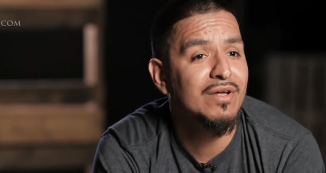 Brian Trejo foi transformado pelo Evangelho. (Foto: YouTube/700 Club Interactive)