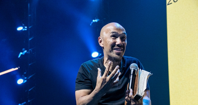 Francis Chan em ministração no The Send Norway. (Foto: Guiame/Marcos Paulo Correa)