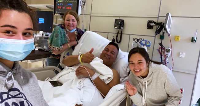 Jeff com sua família, após sobreviver a ataque cardíaco. (Foto: YouTube/700 Club Interactive)