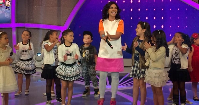 Aline Barros está preparando o lançamento de seu próximo DVD infantil, que está previsto para o mês de maio deste ano (2015).