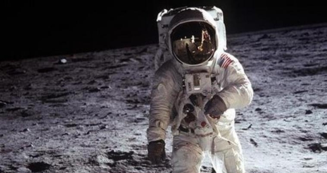 “Torah On The Moon (TOTM)” se destina a levar à lua um rolo da Bíblia Hebraica.