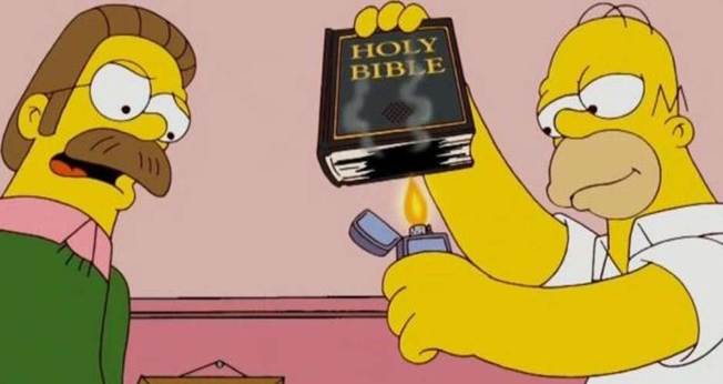 A imagem do personagem Hommer Simpson queimando uma Biblia Sagrada foi usada por um dos internautas que apoiou a tag polêmica.