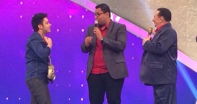 Na última segunda-feira (15), o cantor e compositor Anderson Freire gravou sua participação para o programa Raul Gil (SBT).  Além de se apresentar, o cantor também foi homenageado pelo apresentador e também por jovens talentos, descobertos pelo programa. 
