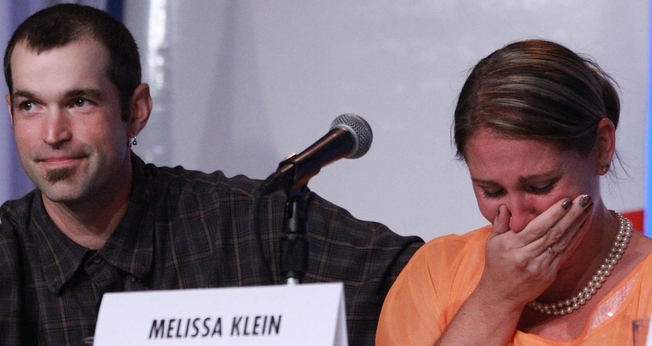 Aaron e Melissa Klein eram donos da confeitaria SweetCakes e criticaram a intolerância que tem atingido ambas as partes do processo judicial que enfrentam.