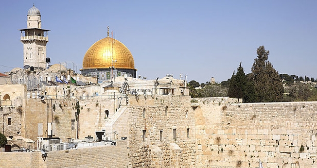 Cúpula da Rocha e Muro das Lamentações, em Jerusalém. (Foto: Telegraph)