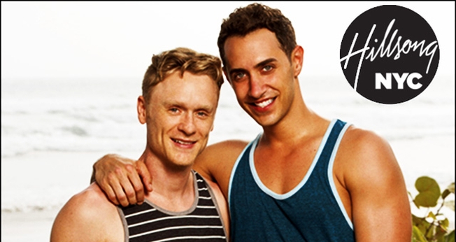 Na imagem publicada por um site norte-americano, Josh Canfield e Reed Kelly aparecem como o casal gay que supostamente estaria liderando o coral em NY