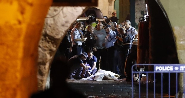 Polícia investiga assassinatos na Cidade Velha de Jerusalém. (Foto: Ahmad Gharabli/AFP)