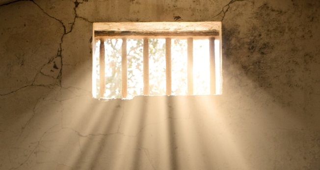 A situação mudou depois que Jesus apareceu em sonho ao carcereiro. (Foto: iStock)