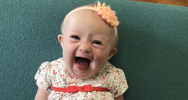 A pequena Myla se tornou a alegria de sua família. (Foto: Arquivo Pessoal)