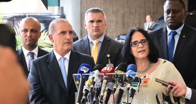 Damares Alves em pronunciamento à imprensa após ser nomeada para o Ministério dos Direitos Humanos. (Foto: Rafael Carvalho/Governo de Transição)