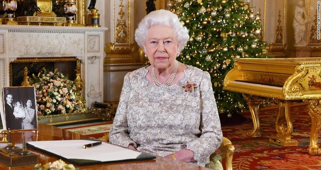 Rainha Elizabeth II valorizou a importância do Evangelho de Cristo na tradicional mensagem de Natal. (Foto: WPA Pool/Getty Images)