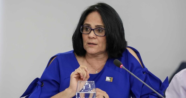 A ministra da Mulher, Família e Direitos Humanos, Damares Alves, foi criticada por sua opinião à respeito da teoria da evolução. (Foto: Reprodução)