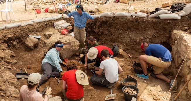 Arqueólogos escavam a área de Siló, região citada na Bíblia como o local da divisão das 12 tribos de Israel. (Foto: CBN News)