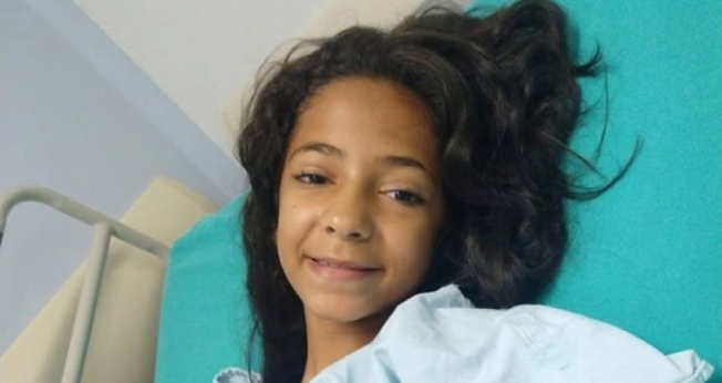 Ana Luíza, de 11 anos, está bem após ter sido baleada nas costas: "Milagre". (Foto: Reprodução/Facebook)