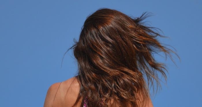 Os cabelos precisam de reparos após a temporada de verão. (Foto: Pixabay/Divulgação)