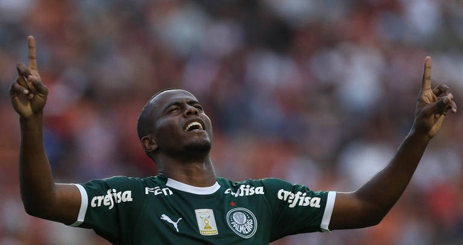 Carlos Eduardo, do Palmeiras, comemora seu gol contra o São Paulo durante a 11ª rodada do Campeonato Paulista. (Foto: Cesar Greco/Agência Palmeiras)