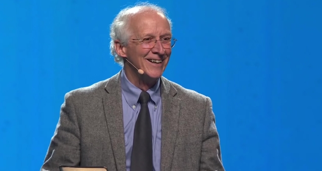 John Piper prega na Conferência The Gospel Coalition, realizada em abril de 2019. (Foto: Reprodução/TGC)