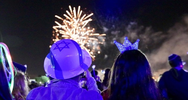 Israelenses comemoram 71 anos de independência do país. (Foto: Reprodução/Aloni Mor)