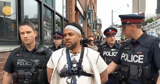 O pastor David Lynn foi preso após pregação na Gay Village, em Toronto. (Foto: Reprodução/Global News)