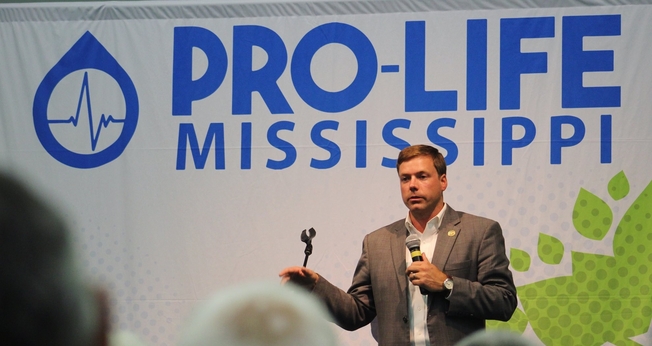 Robert Foster, candidato republicano a governador de Mississipi, em foto de campanha. (Foto: Reprodução/Twitter)