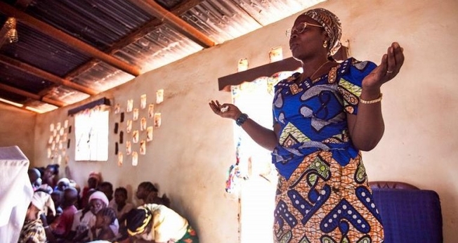 Igrejas trabalham em conjunto com SIL International para auxiliar pessoas com traumas. (Foto: Reprodução/Wycliffe USA)
